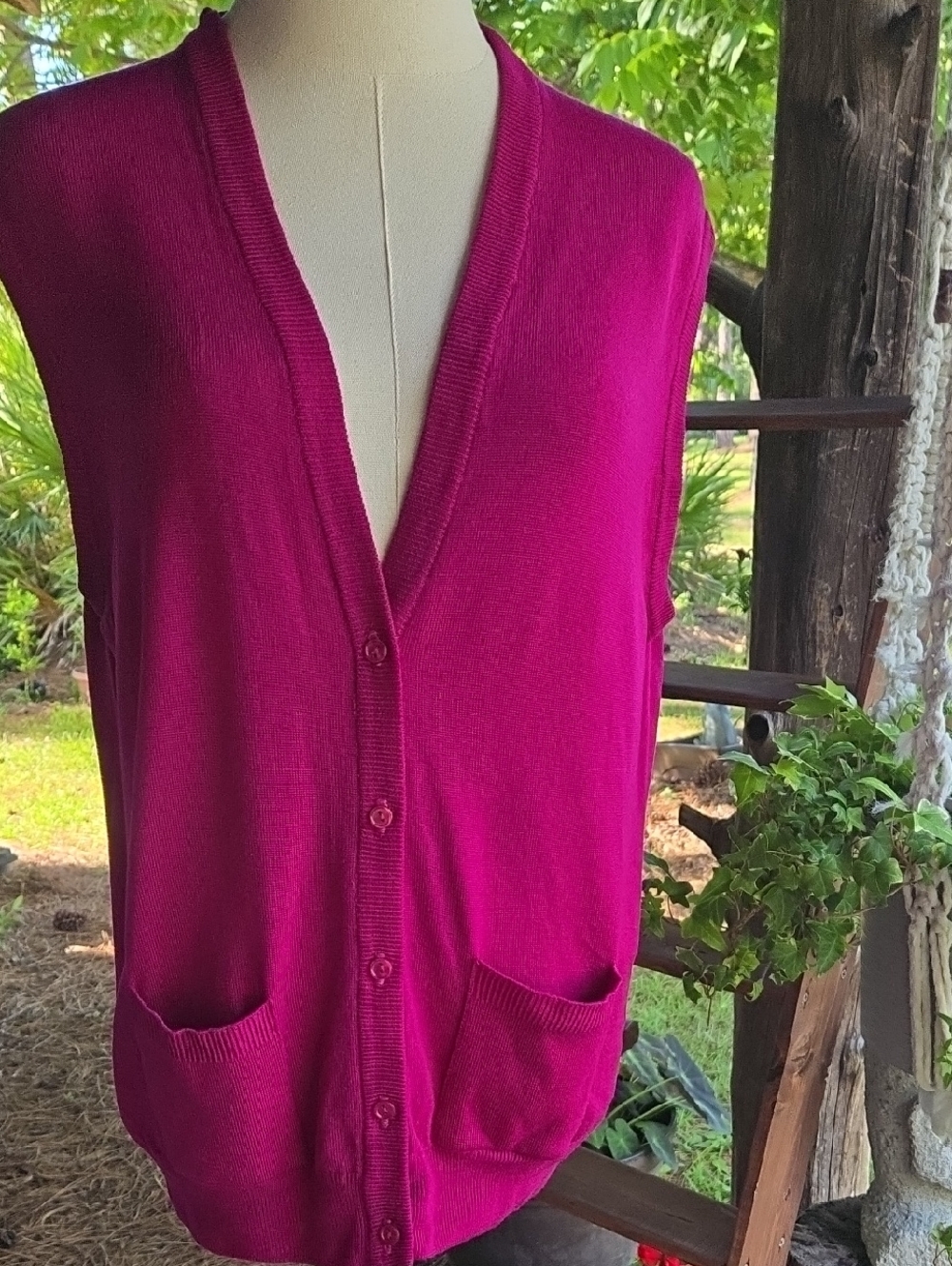 Nouvelles Galeries Magenta 100% Wool Vest Size